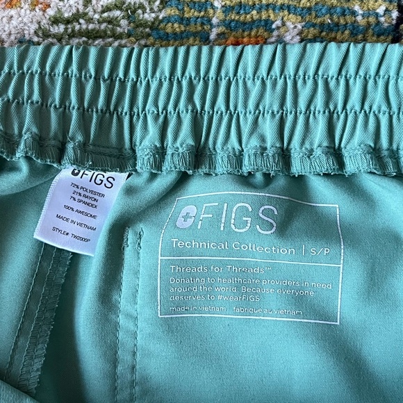 Figs Petite Scrub Set JADE Rafaela Top Yola Pants - Picture 5 of 6